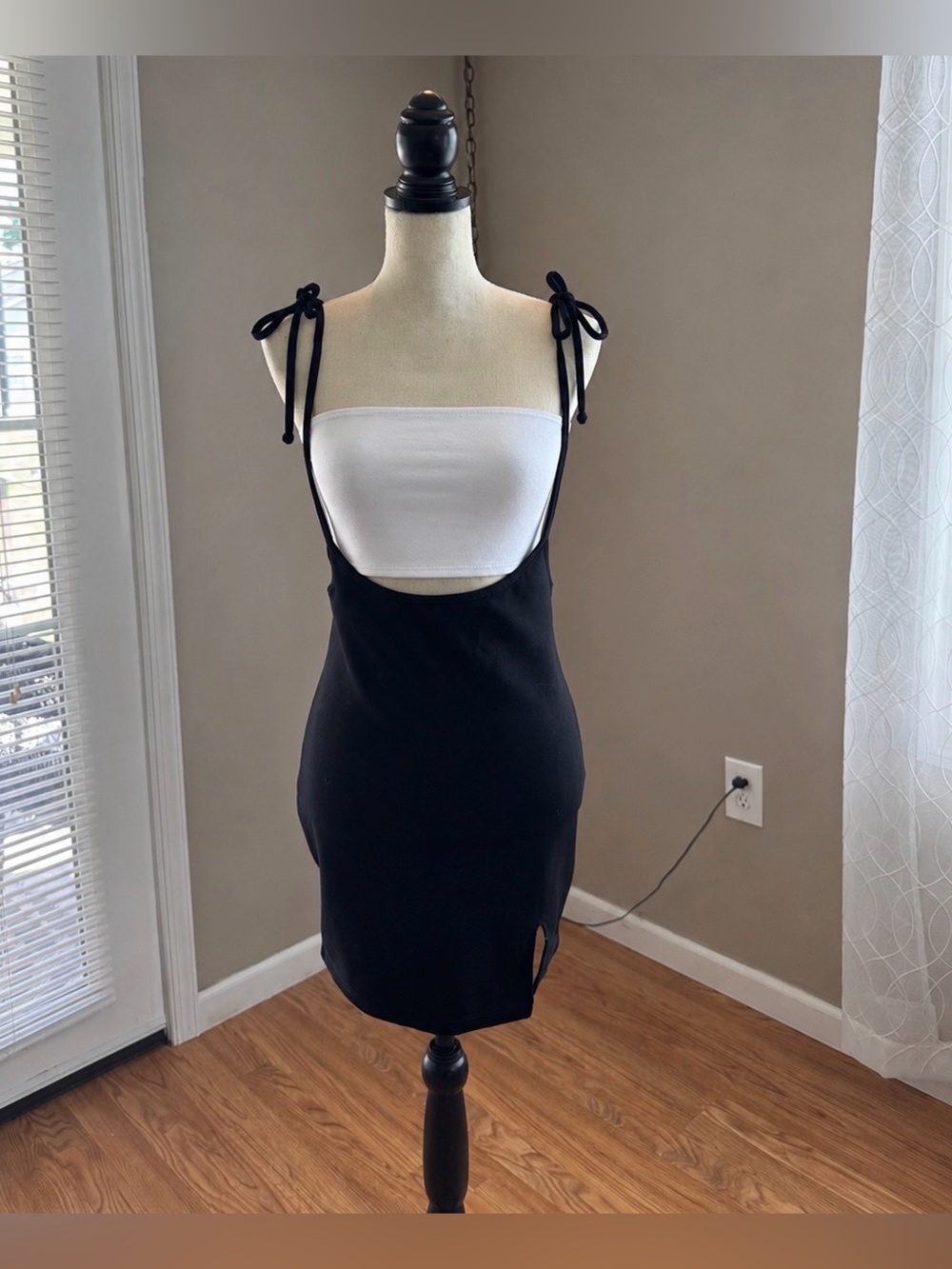Sanzenas Boutique Black Mini Dress Tie Strap Open Back L NWT
